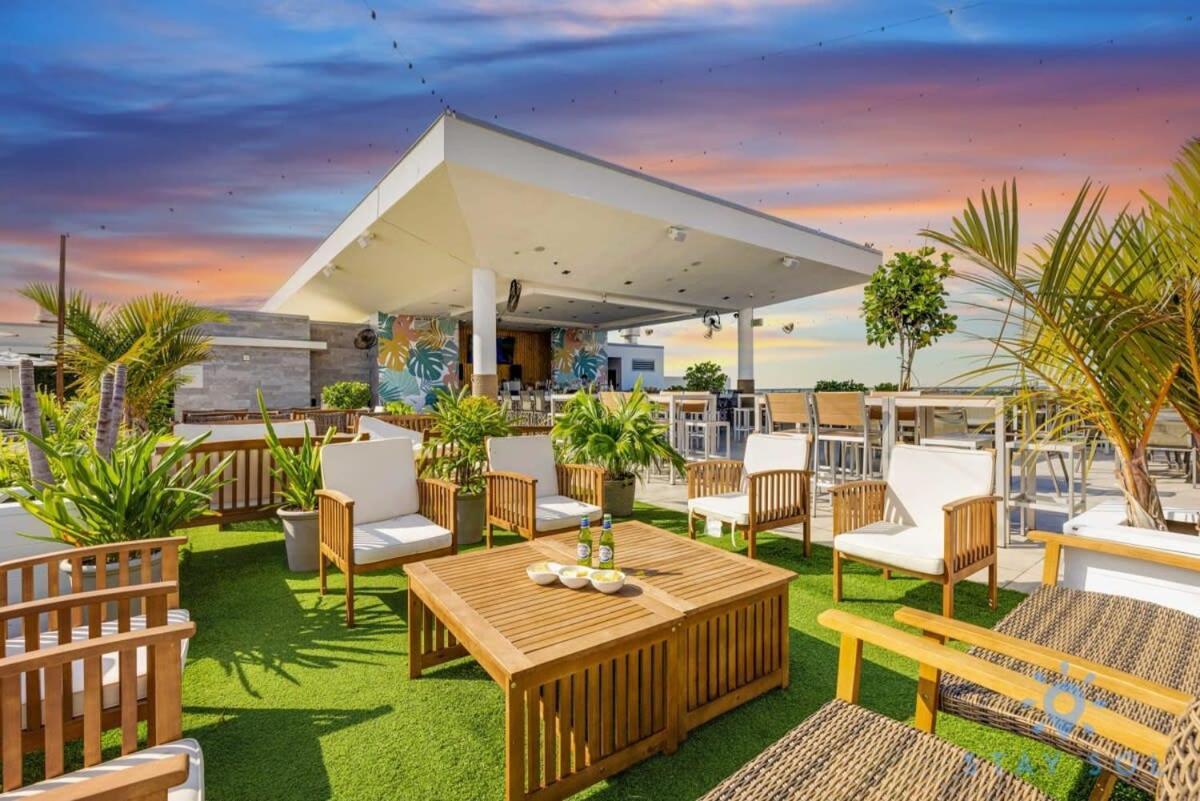 Apartment With Bay View Balcony - Pool - Up To 6 - Gym Hollywood Ngoại thất bức ảnh