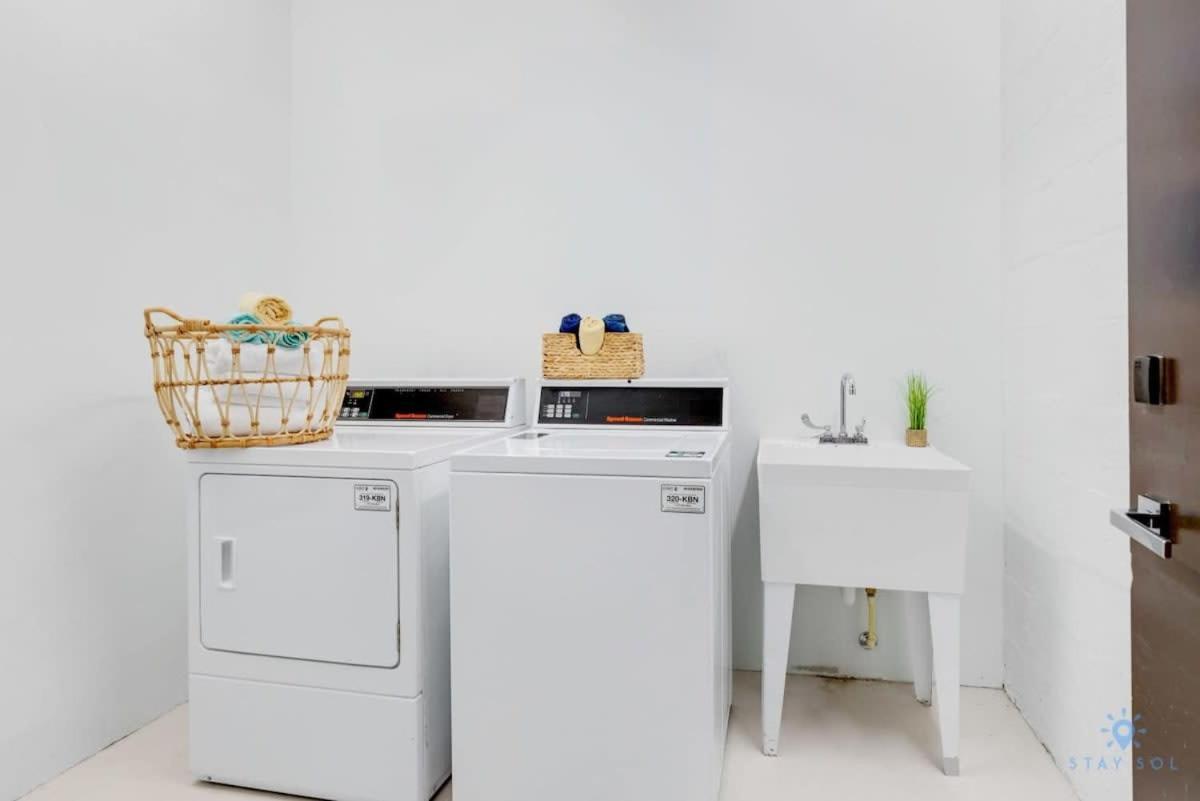 Apartment With Bay View Balcony - Pool - Up To 6 - Gym Hollywood Ngoại thất bức ảnh